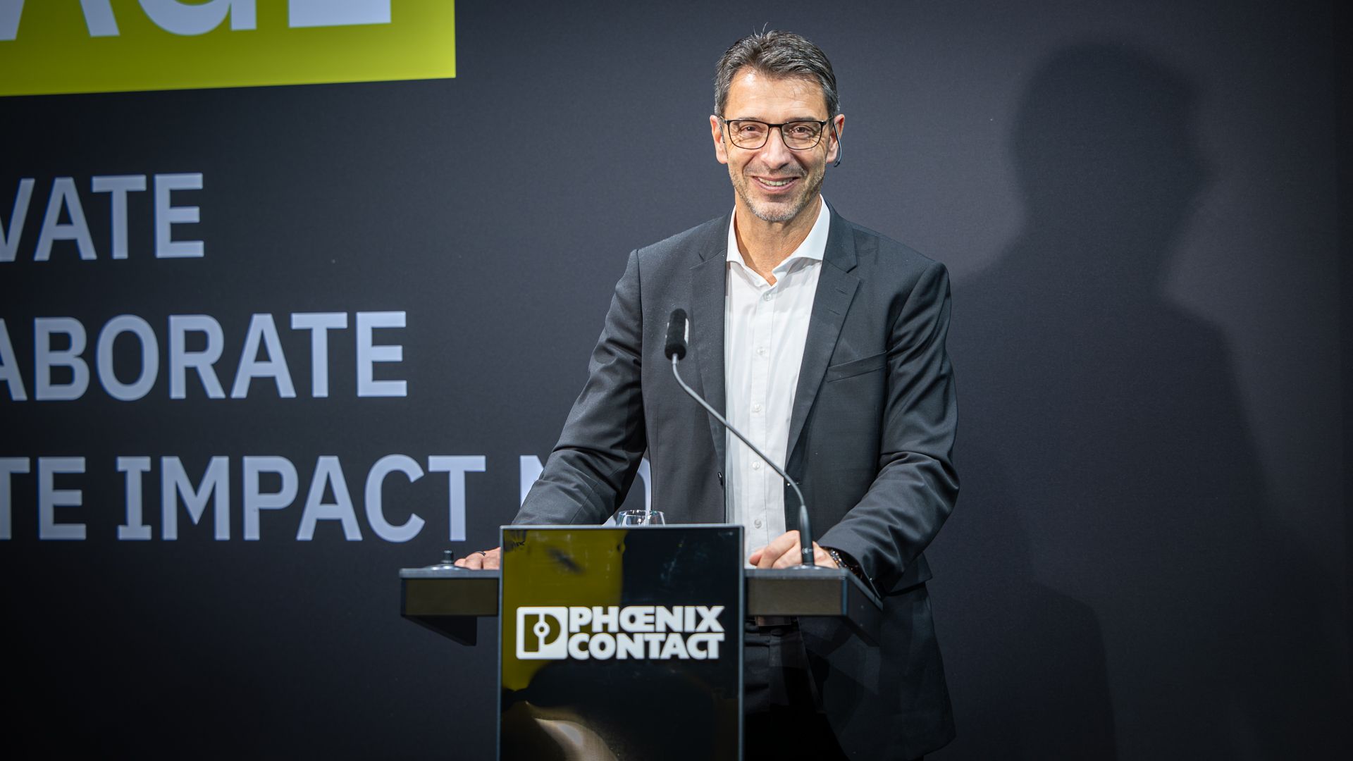 Phoenix Contact richtet seine Strukturen noch internationaler aus und bringt seine Wertschöpfung näher an die Absatzmärkte