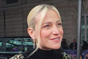 Pixie Lott bei der Premiere von 'Christmas Karma' in London