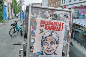 Plakat wirbt für Solidarität mit Daniela Klette (Archiv)