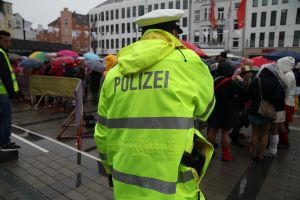 Polizei im Karneval (Archiv)