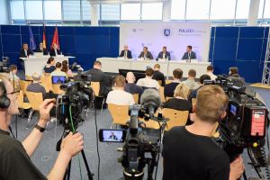 Polizei-PK zu Haftbefehl wegen Mordverdacht im Internet