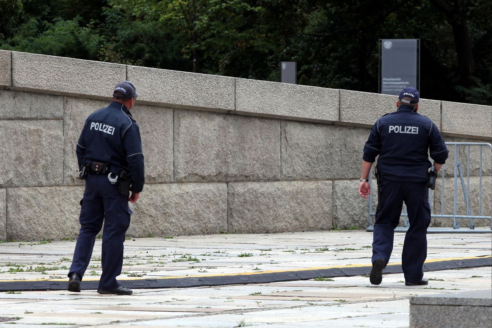 Polizei vor dem Bundestag (Archiv)