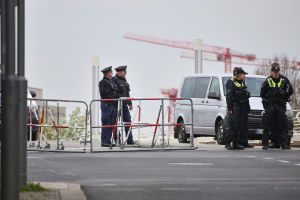 Polizeiabsperrung vor dem Bundeskanzleramt (Archiv)