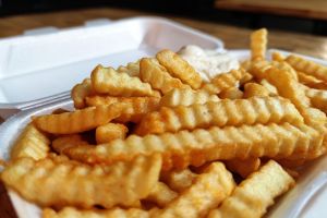 Pommes mit Majo (Archiv)