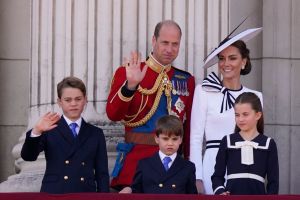Prinz Louis (M.) mit seinen Geschwistern und Eltern
