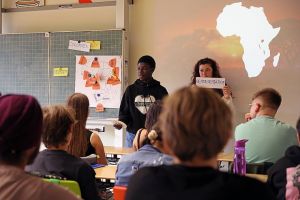 Projekt mit Ghana: Dekolonial E⁠n⁠g⁠l⁠i⁠s⁠c⁠h⁠ unterrichten
