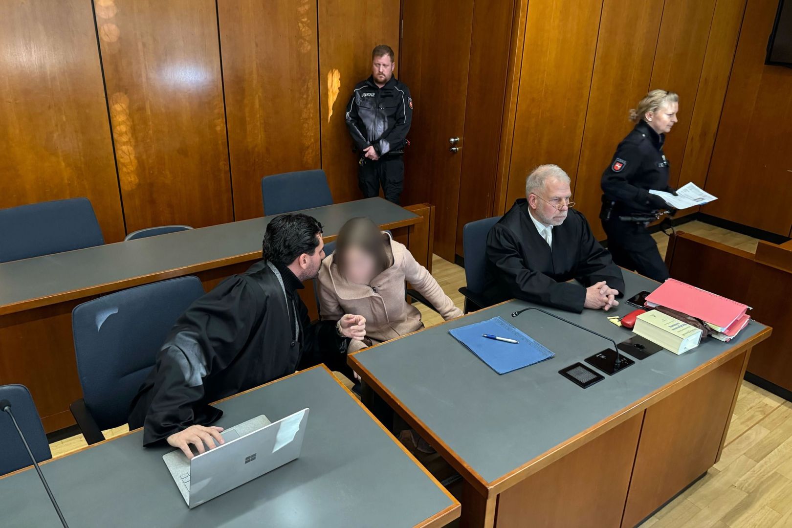 Prozess gegen Sozialarbeiterin wegen Mord an 15-Jähriger