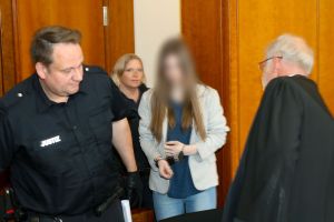 Prozess gegen Sozialarbeiterin wegen Mordes an 15-Jähriger
