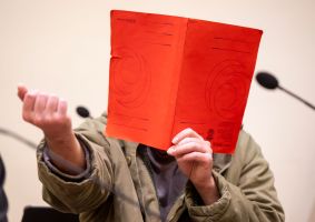 Prozessbeginn wegen Auto-Anschlag auf eine Demonstration