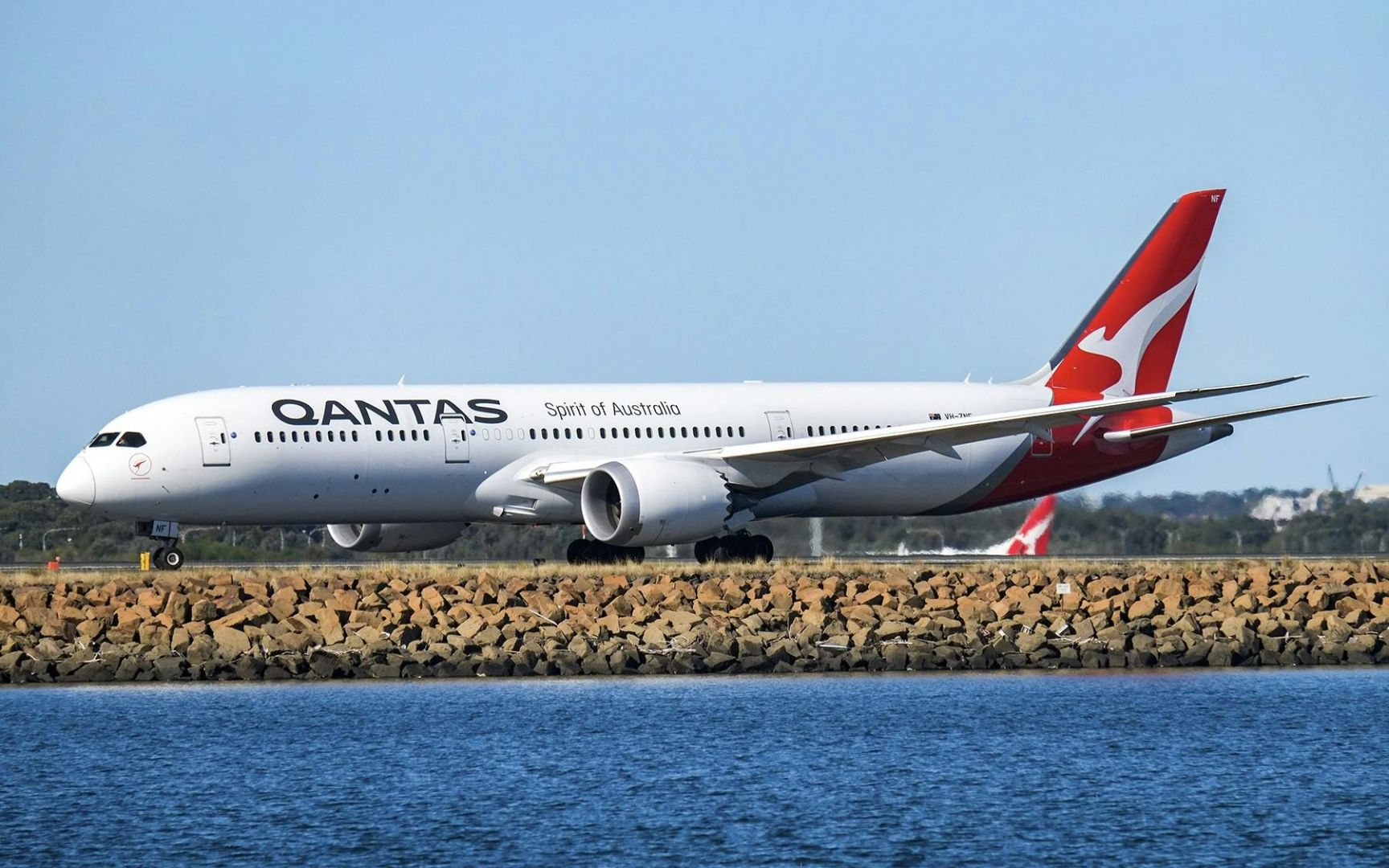 Qantas steigert Gewinn kräftig – doch zwischen Politik und Profit drohen Turbulenzen