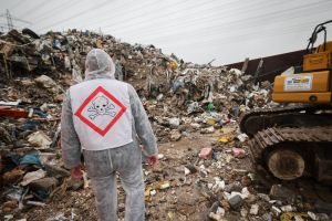 Räumung einer illegalen Müllkippe