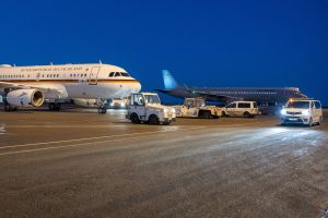 Regierungsmaschinen bei Zwischenstopp in Island