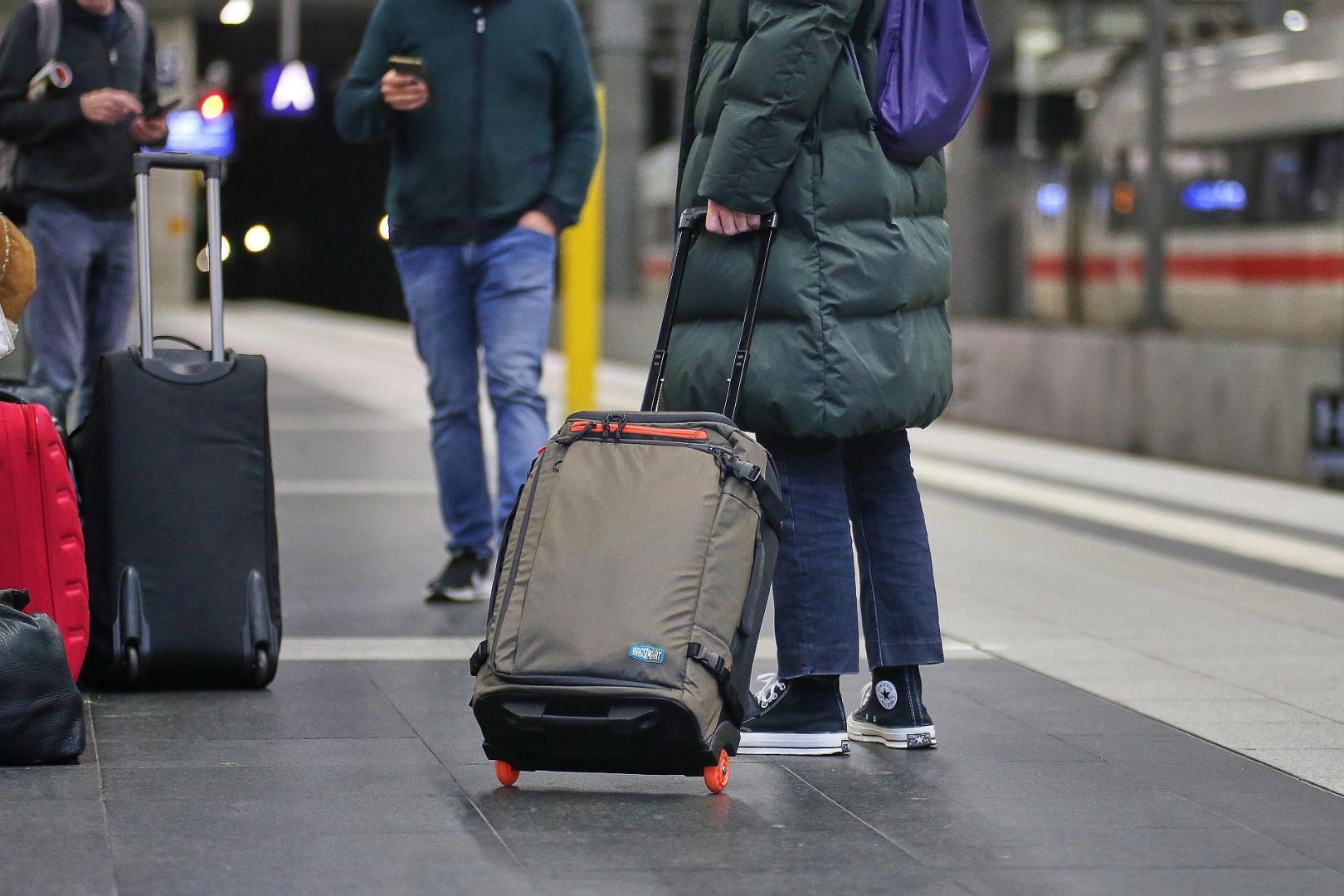 Reisende bei der Deutschen Bahn (Archiv)