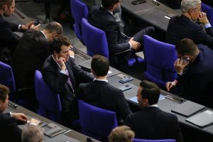 Renten-Rebellen zwischen anderen Unions-Abgeordneten am 05.12.2025