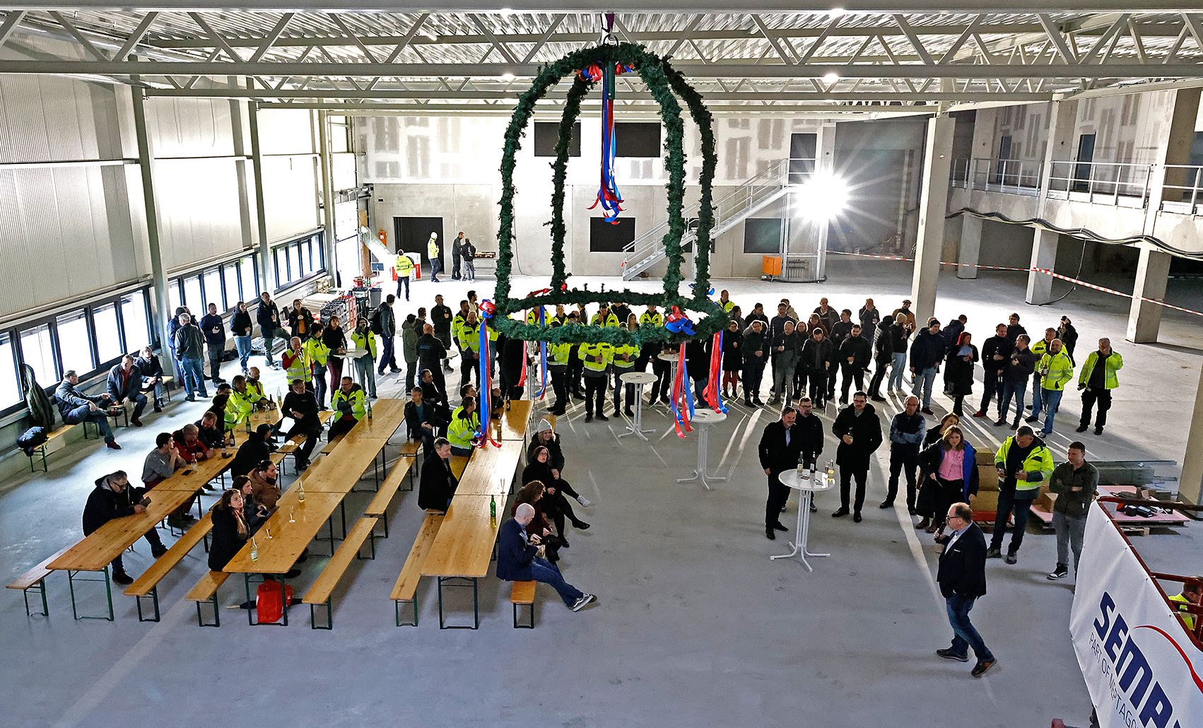 Richtfest bei SEMPA SYSTEMS: Halbleiter-Zulieferer setzt Wachstumskurs fort