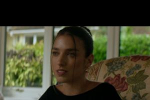 Rina Lipa gibt ihr Spielfilmdebüt als skrupellose Kriminelle.