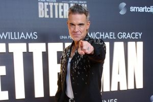 Robbie Williams berichtet, er sei in den 1990er-Jahren von Teilen der Britpop-Szene 'verachtet' worden.