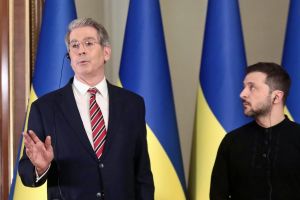 Rohstoffe gegen Rückhalt – wie Trump die Ukraine zur Kasse bittet
