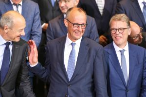 Roland Busch, Friedrich Merz und Christian Sewing am 21.07.2025