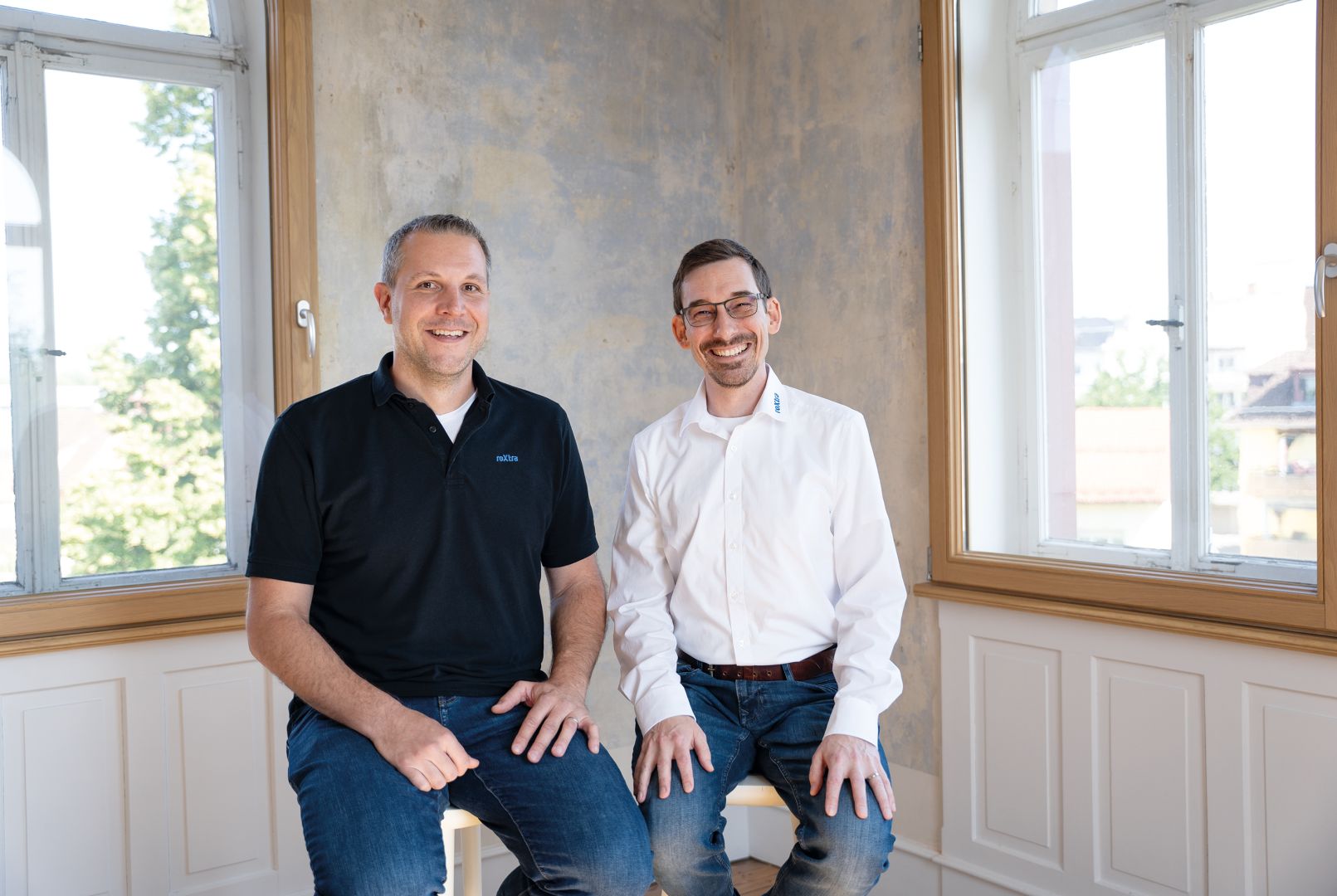 Roxtra erweitert QM Software roXtra um KI Assistent roXi und KI Hub