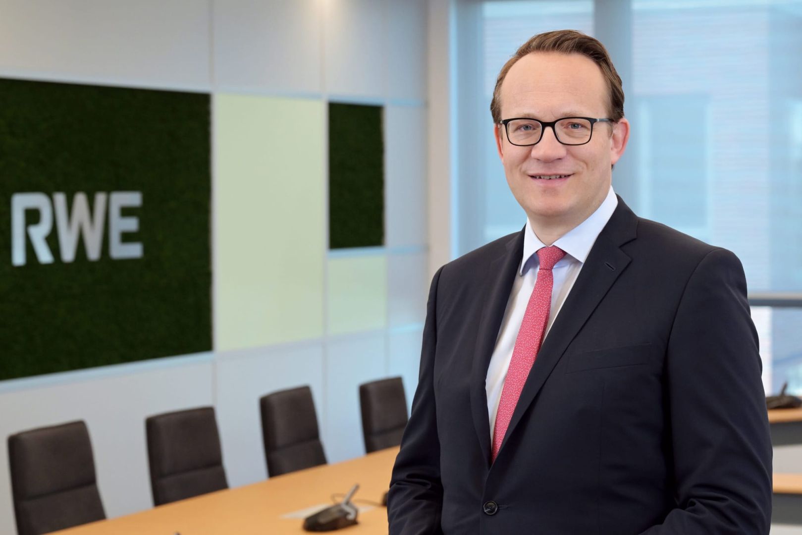 RWE-Aktie: Chef Krebber sieht sinkende Energiekosten