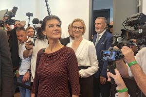 Sahra Wagenknecht, Katja Wolf und Steffen Schütz am Wahlabend in Thüringen (Archiv)