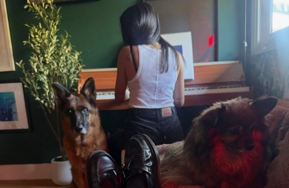 Sasha Farber und eine geheimnisvolle Frau / © Instagram