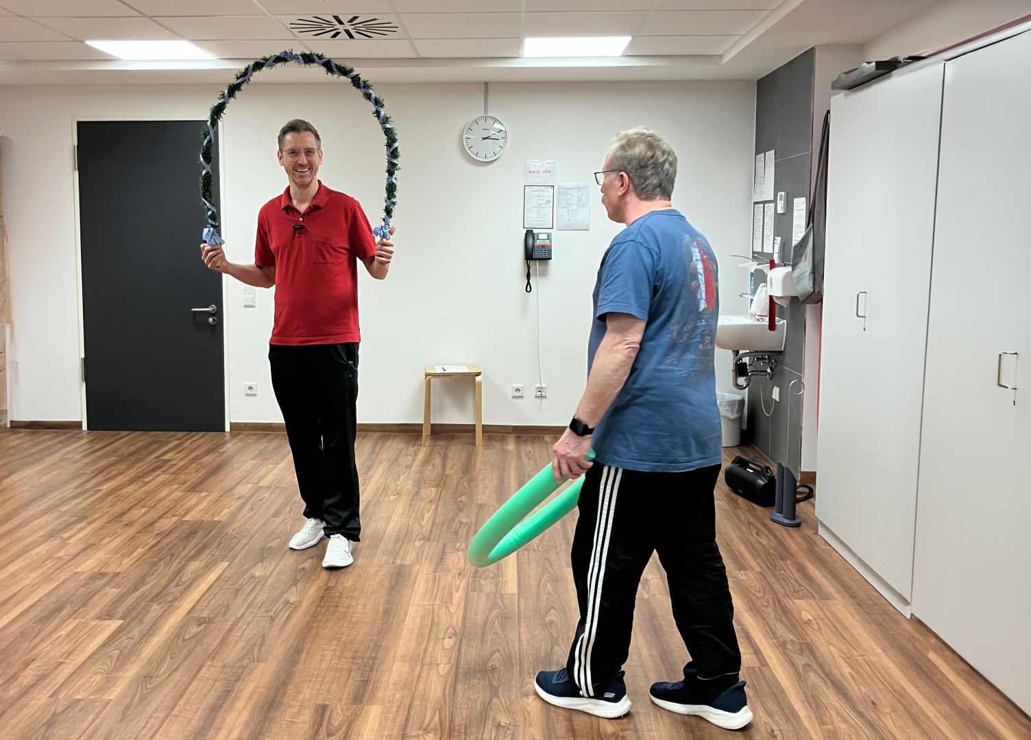 Schäfflertanz als Teil der Parkinson-Komplexbehandlung im Passauer Wolf Bad Gögging