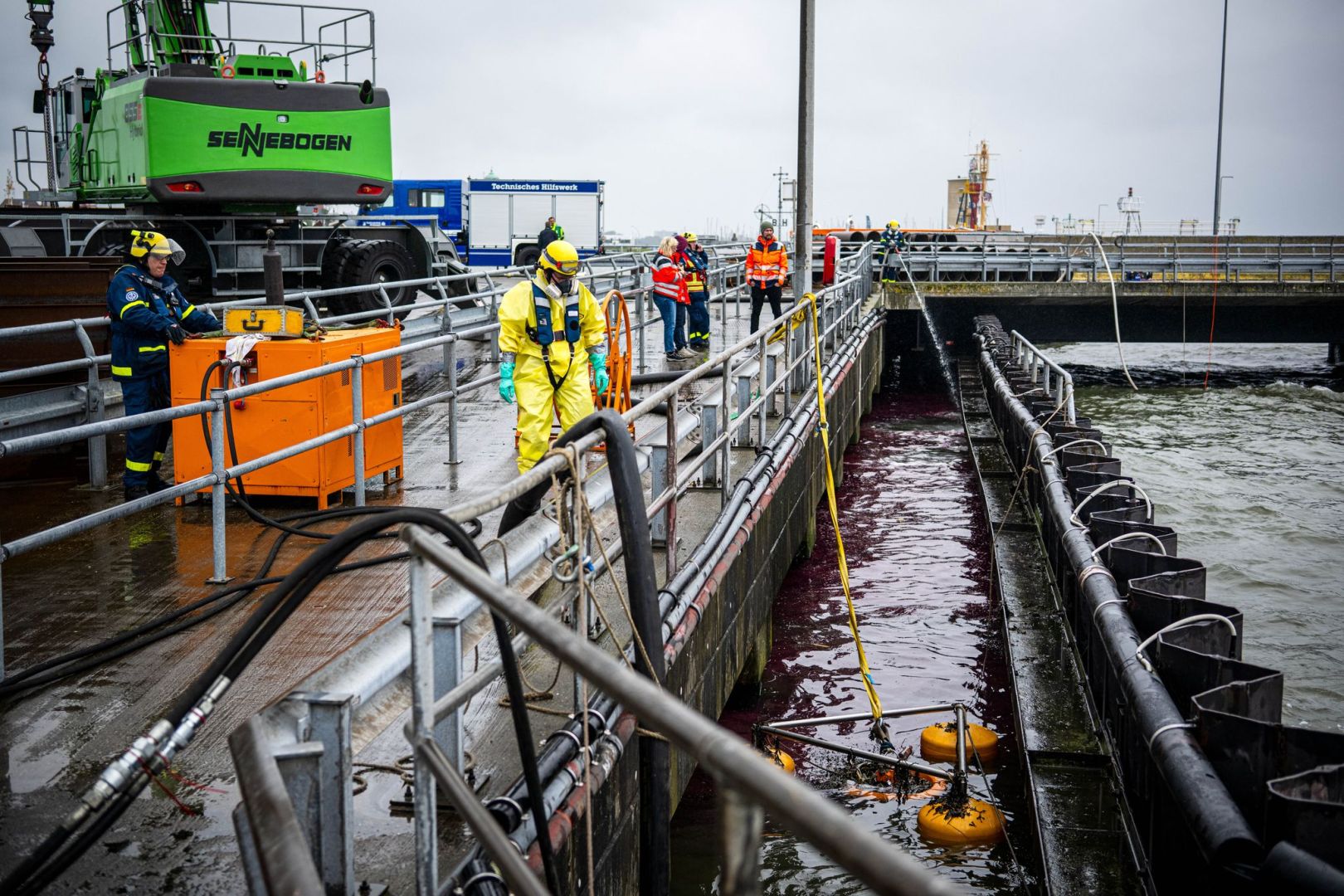 Schiffsunfall im Hafen Cuxhaven