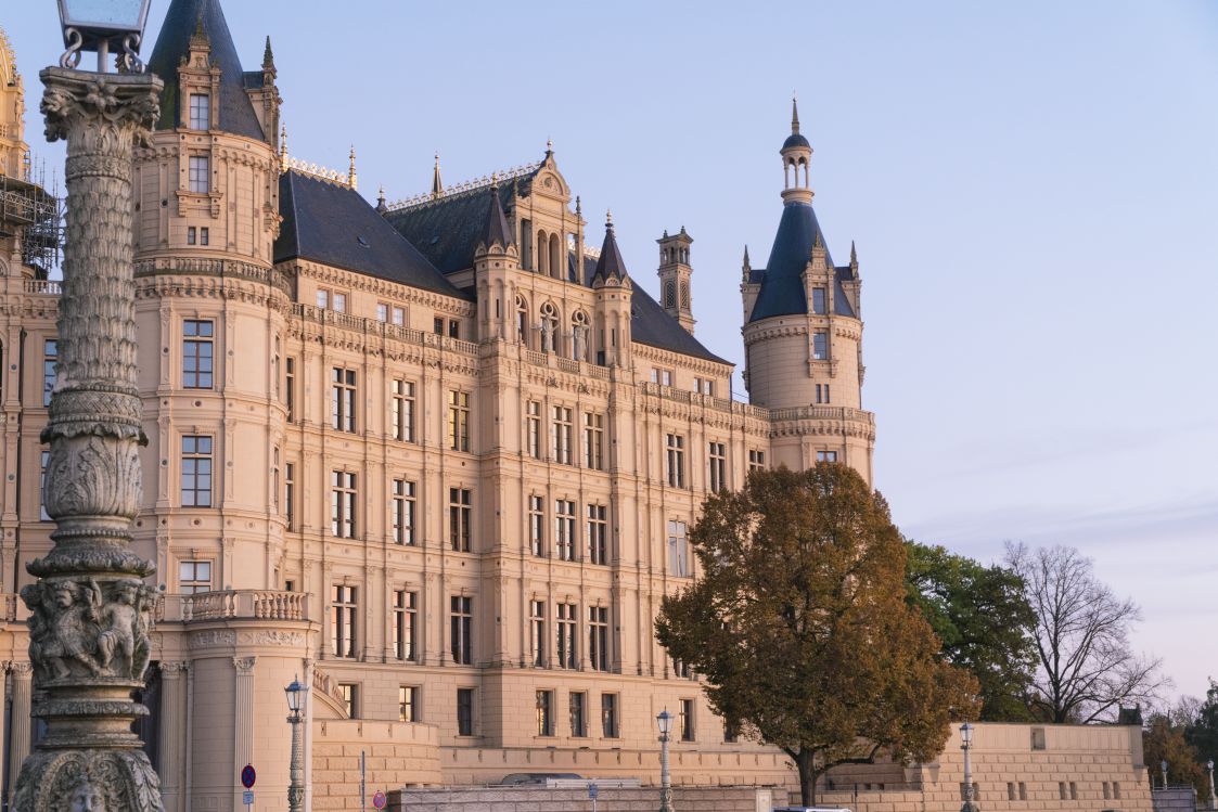 Schloss Schwerin: GEWISS liefert modernste FI-Technologie für das UNESCO-Weltkulturerbe