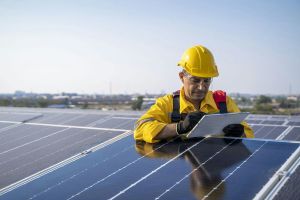 Schockwelle in der Solarbranche: Enphase streicht 500 Jobs – Was bedeutet das für die Zukunft?