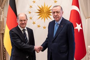 Scholz kündigt Waffenexporte an die Türkei an – doch das Timing sorgt für Kontroversen