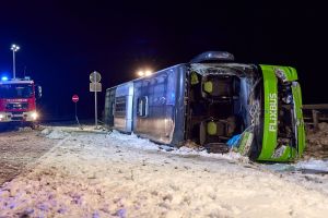 Schwerer Busunfall auf A11