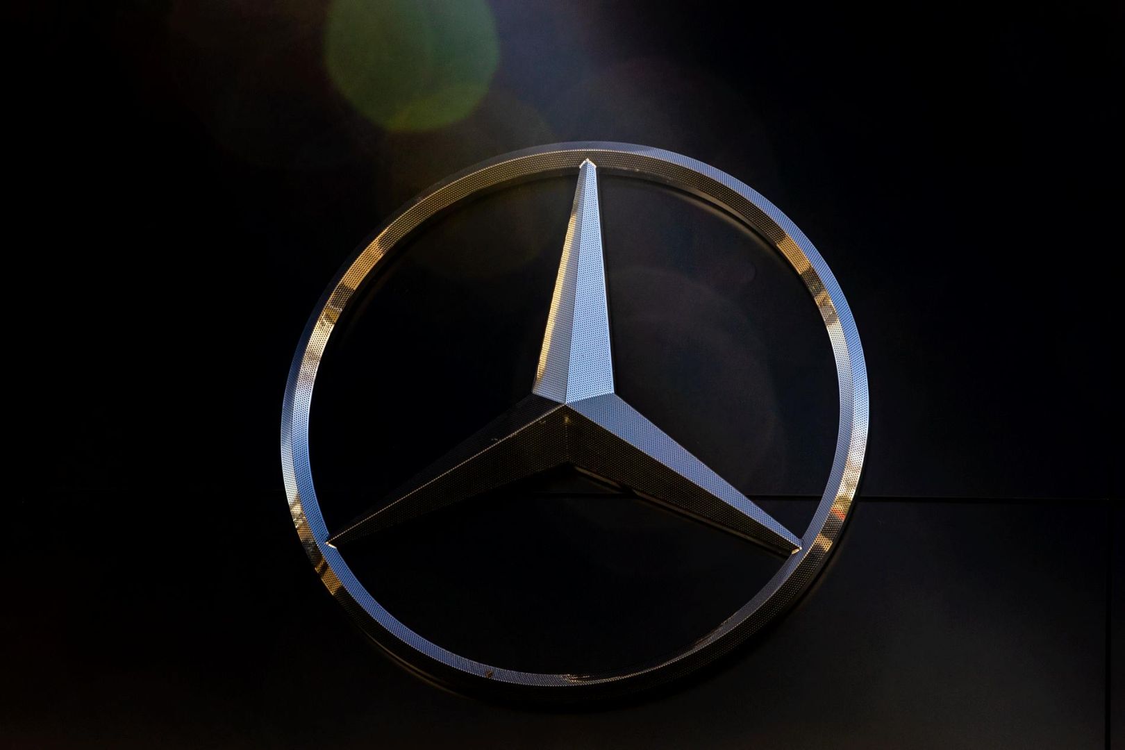 Scope senkt Mercedes-Benz-Rating – Aktie zeigt sich unbeeindruckt
