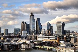 Scottish Widows reduziert UK-Aktienquote drastisch – Fokus auf US-Markt wächst