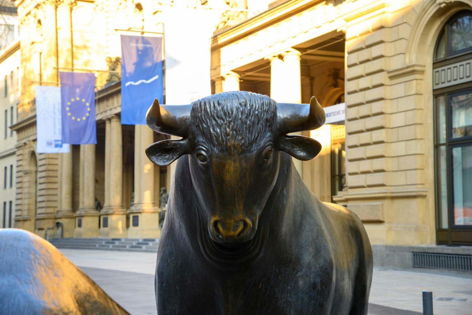 Sechs Marktfaktoren, die heute den Handel bestimmen – DAX-Erholung, Friedensgespräche und neue Unternehmenszahlen