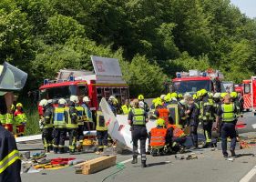 Segelflugzeug stürzt auf A45