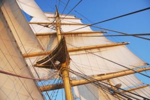 Segelschiffe mit Hightech-Segeln als Zukunft CO2-freier Frachtschifffahrt?