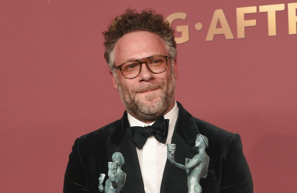 Seth Rogen und Jon Stewart haben Kanye West dafür kritisiert, trotz seines antisemitischen Verhaltens eine 'Comeback-Tour' starten zu wollen.