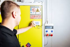 Sicheres Laden und Lager von Lithium-Ionen-Batterien inklusive Monitoring