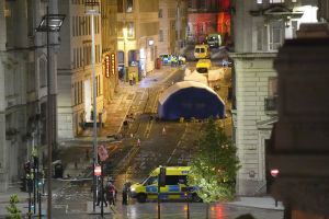 Siegerparade in Liverpool - Auto fährt in Menschenmenge