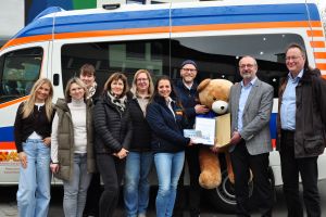 SIKA spendet 2.041,85 Euro an den ASB Wünschewagen Nordhessen