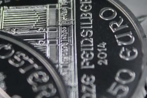 Silber im Sog Chinas: Rekordimporte verschärfen Spannungen am Markt