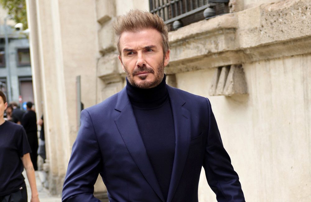 Sir David Beckham half einer verletzten Skifahrerin.