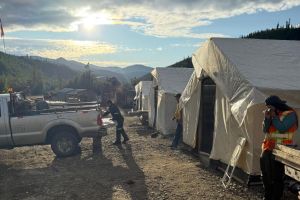 Sitka Gold: 150 m mit 1,49 g/t Gold – Rhosgobel-Entdeckung wächst & Wolfram als Kicker