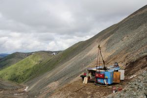 Sitka Gold meldet hochgradige Entdeckung auf Saddle Zone mit 2,09 g/t Gold über 47,6 Meter