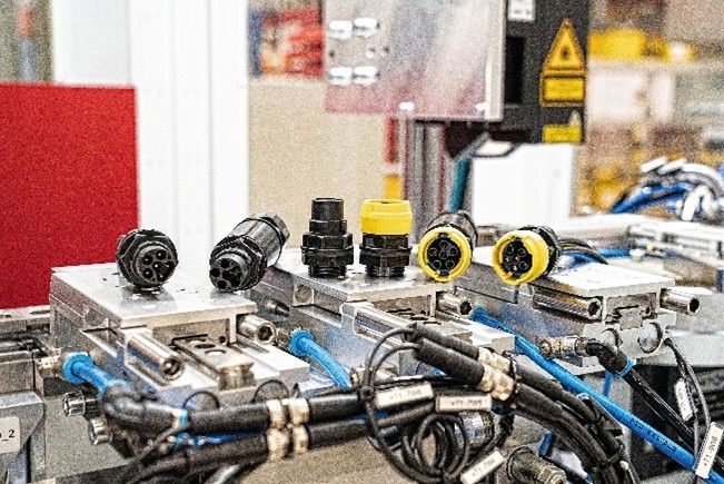 Size 15 Rundsteckverbinder: Effiziente Schnittstelle für dezentrale Antriebsstrukturen