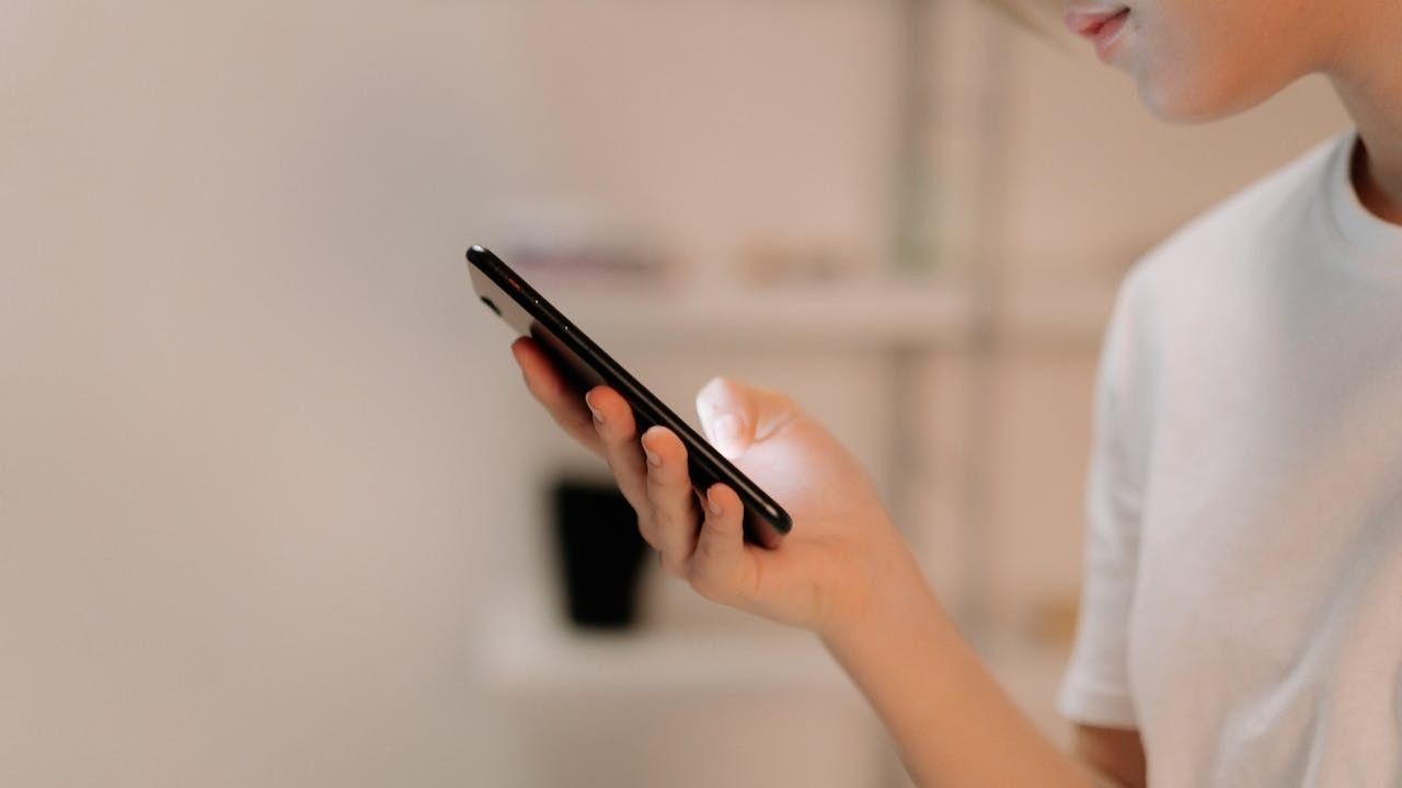 Smartphones, eSIMs & Mobile Gaming: Unterwegs spielen ohne Roaming