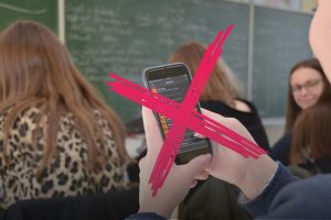 Smartphones raus aus den Schulen – oder raus aus der Bildung?