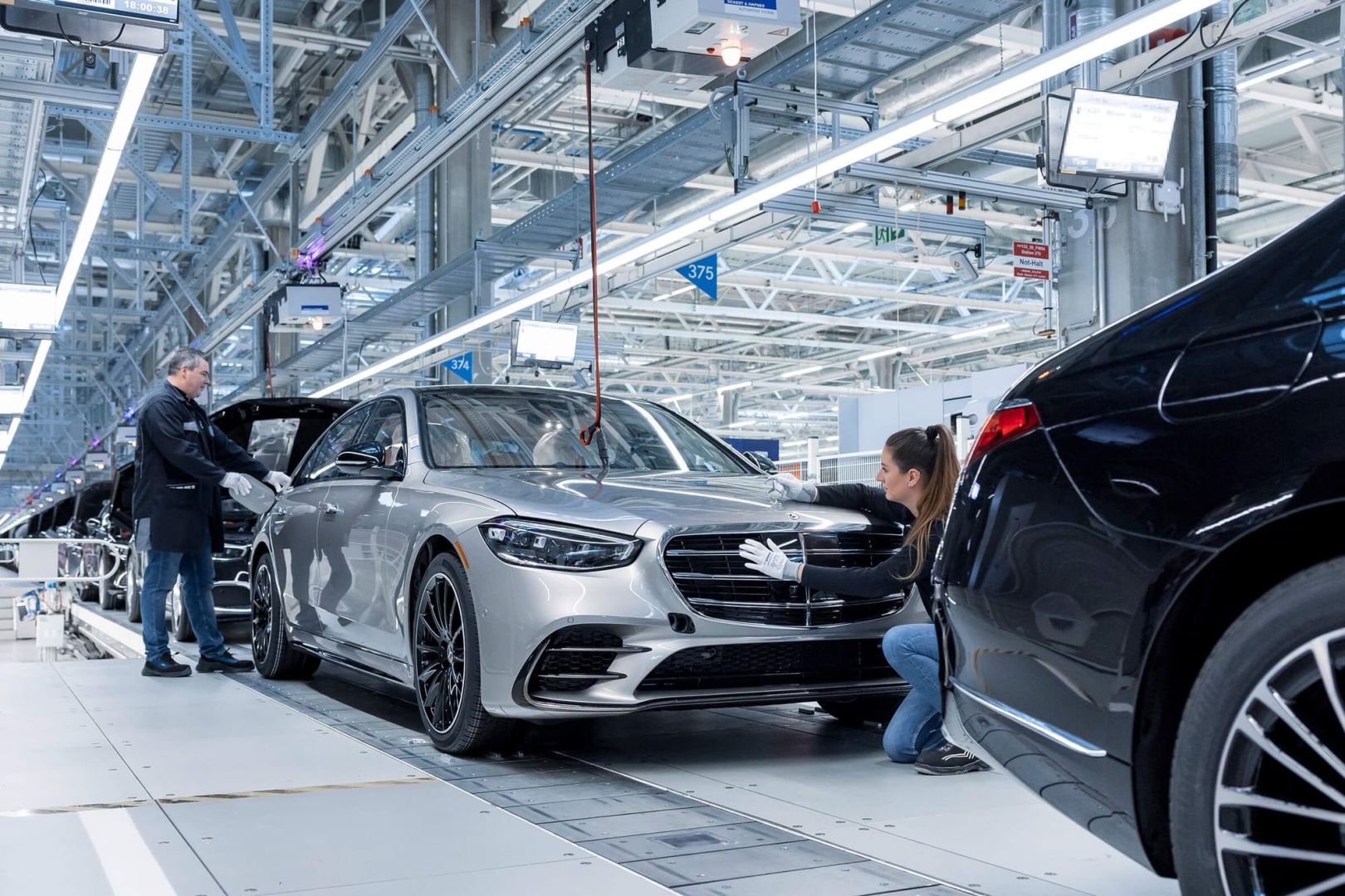 So federn Autobauer höhere Kosten ab, ohne Kunden zu verlieren